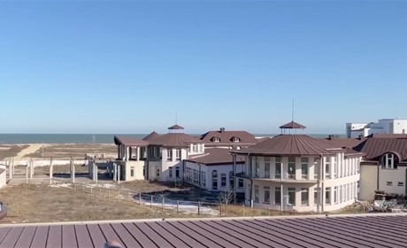 Колаборанти звітують про “забудівлю” перших домівок нового міста на Арабатській Стрілці