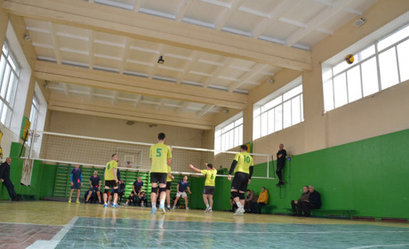 У ювілейному турнірі змагаються п’ять золотоніських команд