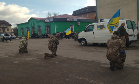 Втрата громади: з загиблим десантником з Лукого прощалися всією тергромадою