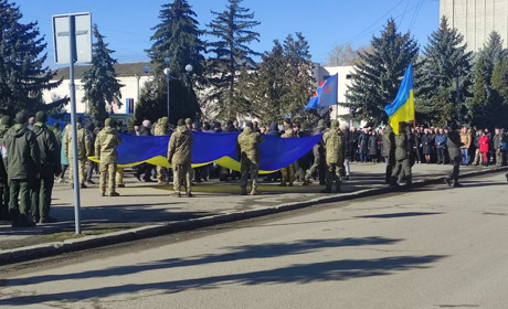 Барська громада попрощалася з Героєм та захисником України Євгенієм Півторикопним