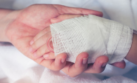 На Одещині в руках 15-річної дівчини вибухнув предмет: поліція встановлює його власника та обставини