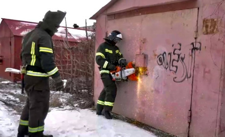 В Бердянську окупанти продовжують грабувати гаражні кооперативи