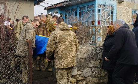 Серце воїна зупинилося 13 лютого на Донеччині. У селі Клинове попрощалися із Олегом Міщинським