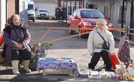 На переяславському базарі подорожчало молоко, а яйця й далі дешевшають ВІДЕО