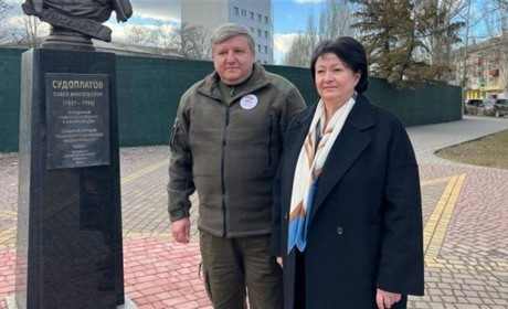 У Мелітополі колаборанти вставлять новий монумент замість пам’ятника Шевченку