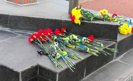 В Южному відбувся мітинг-реквієм до Дня Небесної Сотні (ФОТО)