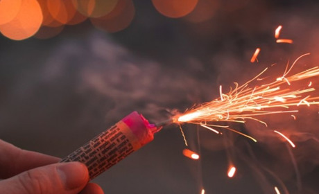 Одесит запустив у дітей на майданчику салют: вони голосно гралися та заважали йому