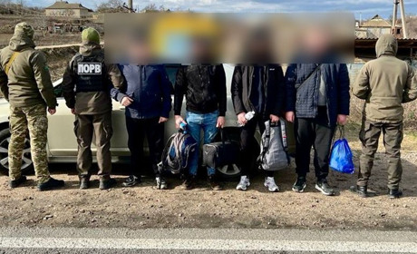 Пенсіонер з Одещини обіцяв переправити ухилянтів за кордон за $4,5 тисячі, але попався