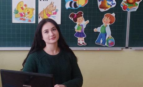 Готуємося до першого класу: вчителька з Нікополя Юлія Богуславська проводить набір на онлайн-заняття