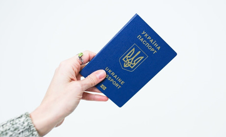У Чехії та Словаччині відкрили українські паспортні сервіси: які документи можна оформити?
