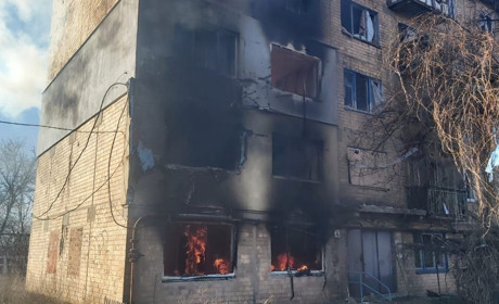 У Красногорівці окупанти поцілили у п’ятиповерхівку. Мар'їнка та Курахове зазнали обстрілів