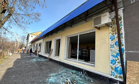 Правоохоронці показали фото наслідків обстрілу Нікополя російськими військами