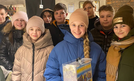 Збирають гроші і роблять ангелів-охоронців для захисників: ліцеїсти з Сахновщини допомагають війську