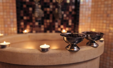 Подарунки на 8 березня подрузі: як порадувати близьку людину