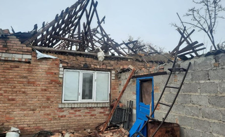 Нікополь, Марганець та Мирівська громада опинилися під обстрілами: наслідки фіксує поліція