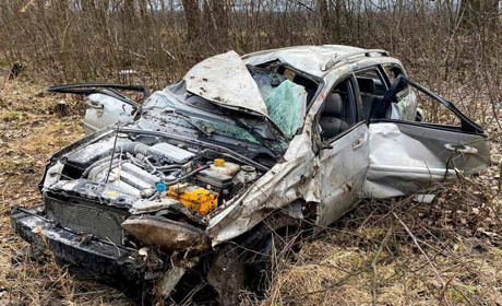 Аварія поблизу Новосілок, що на Кагарличчині: потерпілого із авто діставали рятувальники