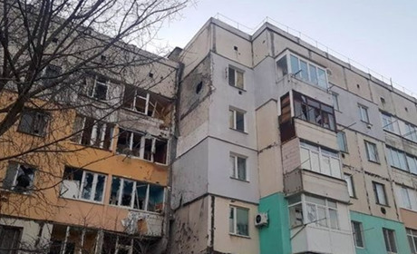 Окупанти цілодобово атакували житлові квартали Херсона: пошкоджено будинки та інфраструктуру міста