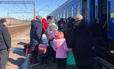 Як переселенцям з Донеччини знайти безкоштовний прихисток у центральних регіонах України. Телефони