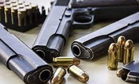 У Стрілковому окупанти провели рейд з вилучення зброї. Що знайшли та у кого