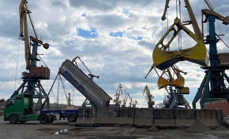 За минулий місяць колектив порту “Южний” обробив 56 тисяч тонн вантажу (ФОТО)