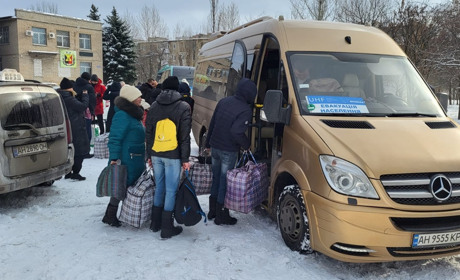 Жителів Соледарської громади закликають евакуюватися. Контакти для запису