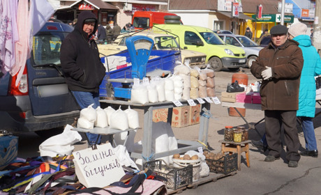 На переяславському базарі ціни на рибу наздоганяють ціни на м’ясо ВІДЕО