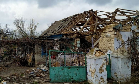 Окупанти обстрілюють Херсонщину: ворожі снаряди знищують житлові будинки та вбивають мирних жителів