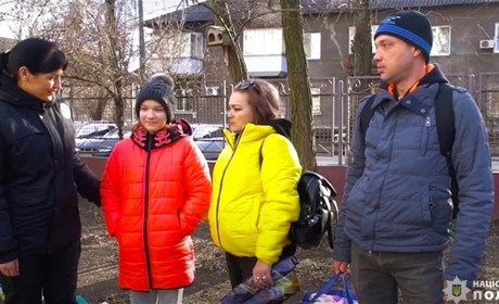 Волонтери допомогли хворій дівчинці, що виїхала з Оріхова, пройти лікування за кордоном