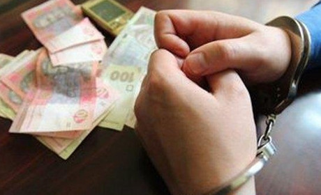 Правоохоронці затримали жителя Черкащини на спробі підкупу поліцейського