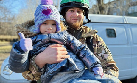 З Нью-Йорку поліцейські евакуювали родину з дітьми. Як виїхати з Торецької громади