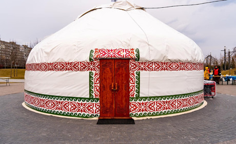 У Дніпрі відкрилася «Юрта незламності»: як виглядає та що можна цікавого дізнатися, відвідуючи