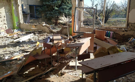 Окупанти обстрілюють Херсон та область: гатять з РСЗВ та артилерії, скидають боєприпаси з дронів