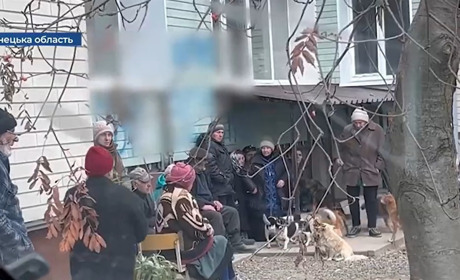 Як пенсіонери з Великої Новосілки виживають у шкільному підвалі. Відео