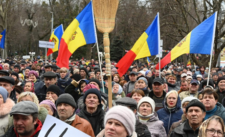 У центрі Кишинева проросійські сили влаштували акцію: відомо про зіткнення з поліцією та затриманих