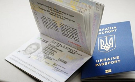 В Україні частину закордонних паспортів визнали недійсними: причина