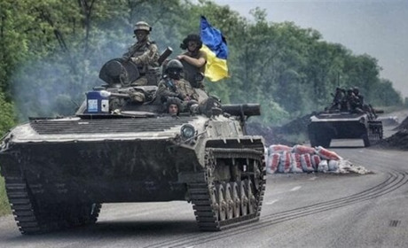 Українці готові воювати за Крим та Донбас, навіть якщо Захід зменшить допомогу: опитування від КМІС