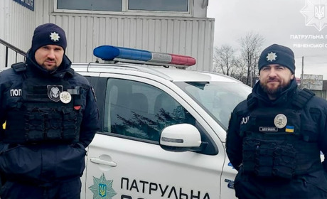 Знайшли на колії з переохолодженням: у Сарнах машиніст врятував чоловіка