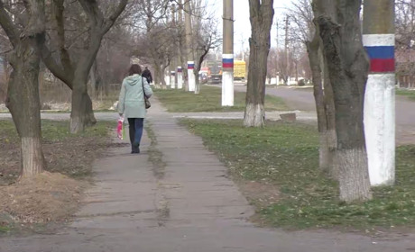 Нижні Сірогози в триколорах: в такий спосіб окупанти посилюють “ідеологічну роботу” і провокації