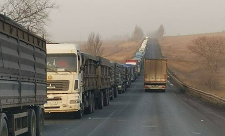 Окупанти встановили “тариф” для незаконних перевізників у Крим: скільки тепер коштує виїзд