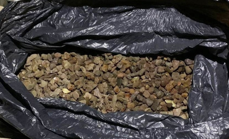 Житель Сарненського району замовив бурштин в інтернеті: каміння вилучили