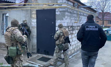 Відправляли до Франції, робили біженцями, а гроші забирали. На Одещині викрили злочинну групу