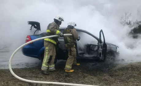 У Ржищеві посеред дня загорівся автомобіль