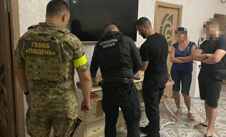 На Одещині очільниця служби у справах дітей допомогла ухилянту "привласнити" чужу дитину