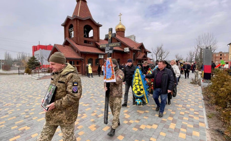У Нікополі в останню путь провели захисника України Андрія Кононова