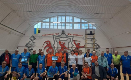Календарі за донати: у Сахновщині зібрали 6 000 грн на тепловізор і підзорну трубу для ЗСУ