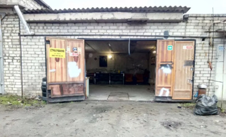 Росіяни обжили гаражі в Новій Каховці