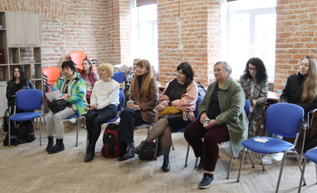 Підтримка психологів, працевлаштування та поселення з тваринами: як можна допомогти переселенцям