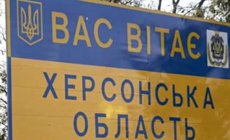 Росіяни на Херсонщині переодягаються в українську форму