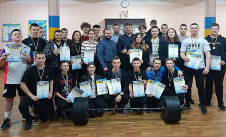Змагання звягельських силачів на базі ДЮКФП: результати