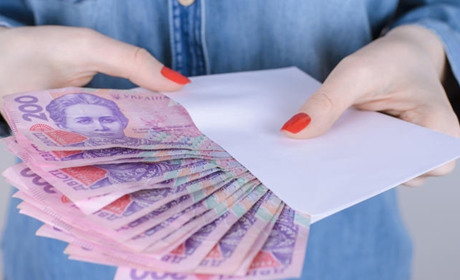 З наступного місяця українцям підвищать зарплату